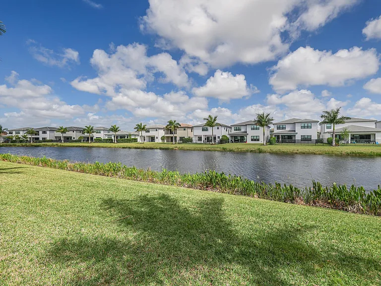 8283 Royal County Down Rd #8283 — Photo 7
