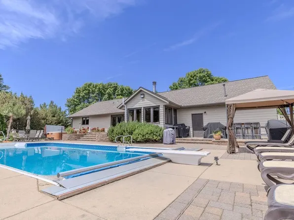 1105 Richland Ave SW, Willmar, MN 56201