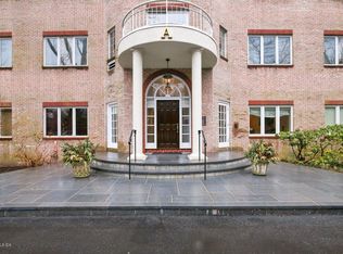 4 Sound Shore Dr #2A, Greenwich, CT 06830