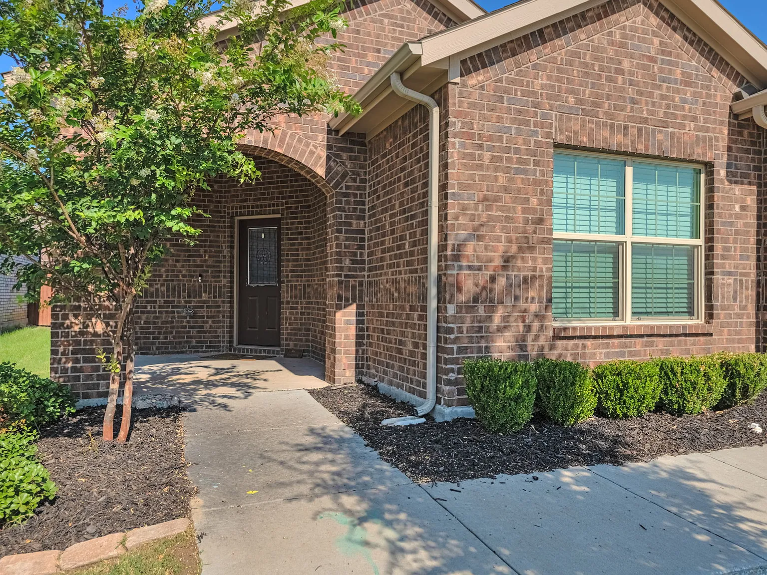 5 bed, 2123 sqft, $2,700 — Photo 1