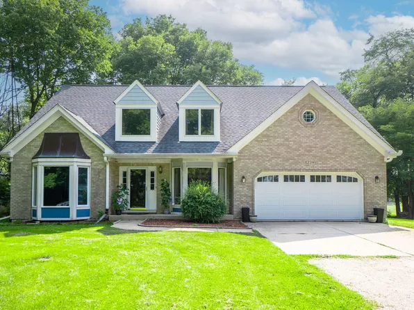 8239 E Highpoint Rd, Yorkville, IL 60560
