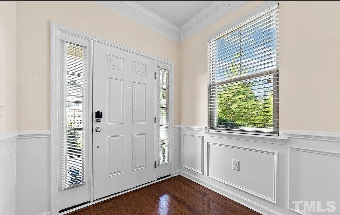 3 bed, 2.5 bath, 1670 sqft, $2,095 — Photo 3