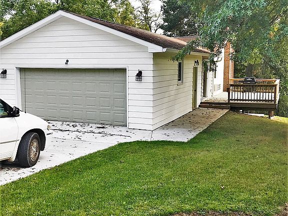 3rd image of 147 Edgewood Dr