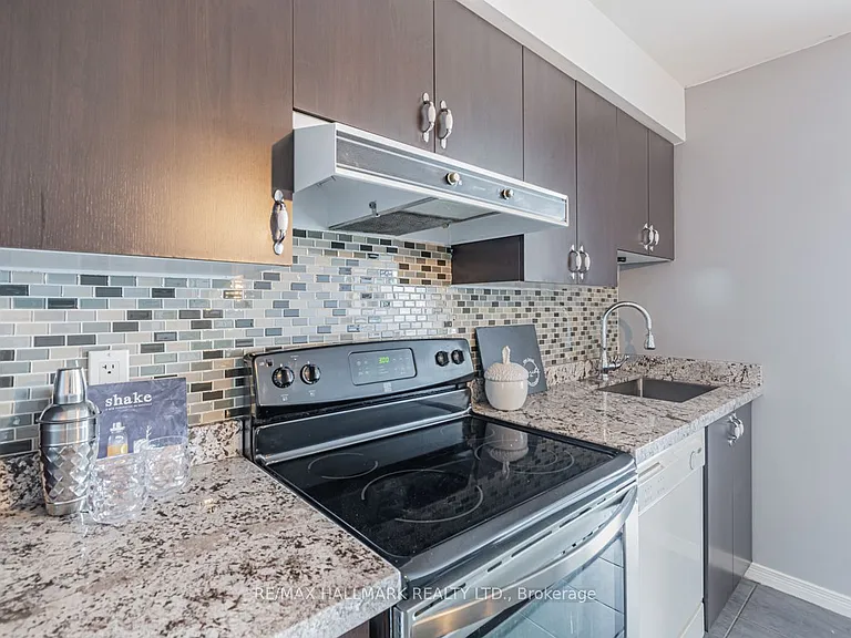 60 Heintzman St #1802 — Photo 12