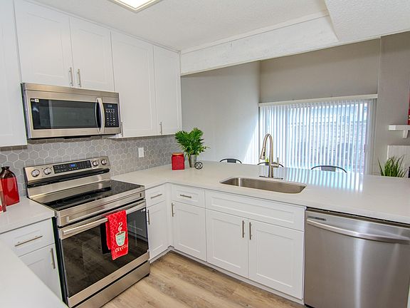 5th image of 12973 Wirevine Ln