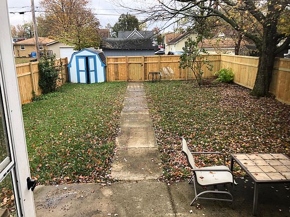 Fully Fenced in Backyard - Alley parking behind fence