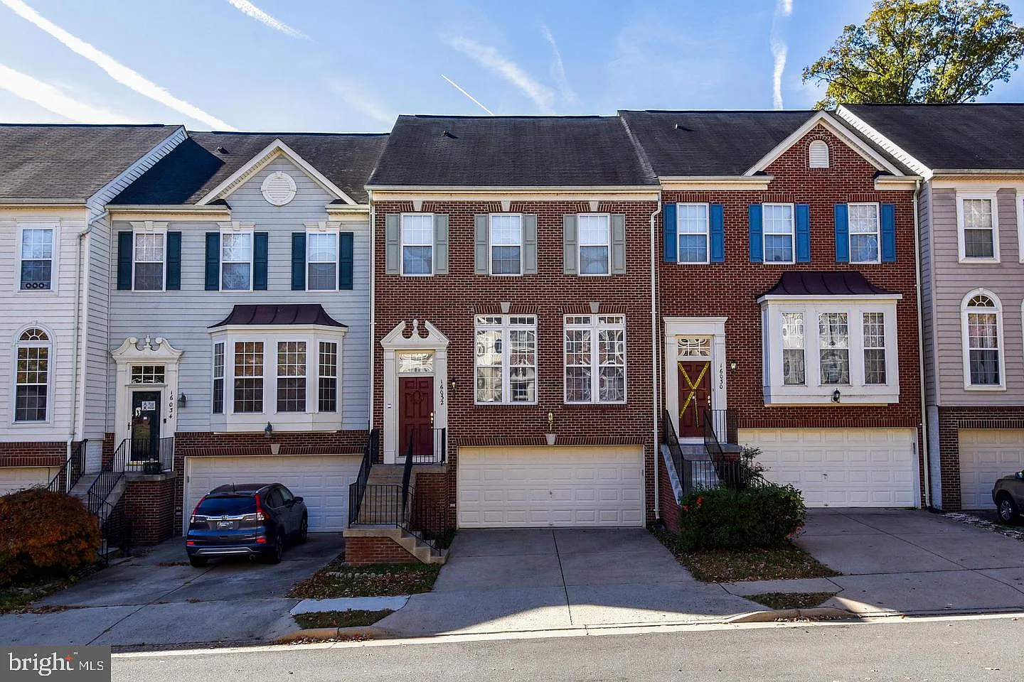 3 bed, 3.0 bath, 2568 sqft, $3,450 — Photo 2