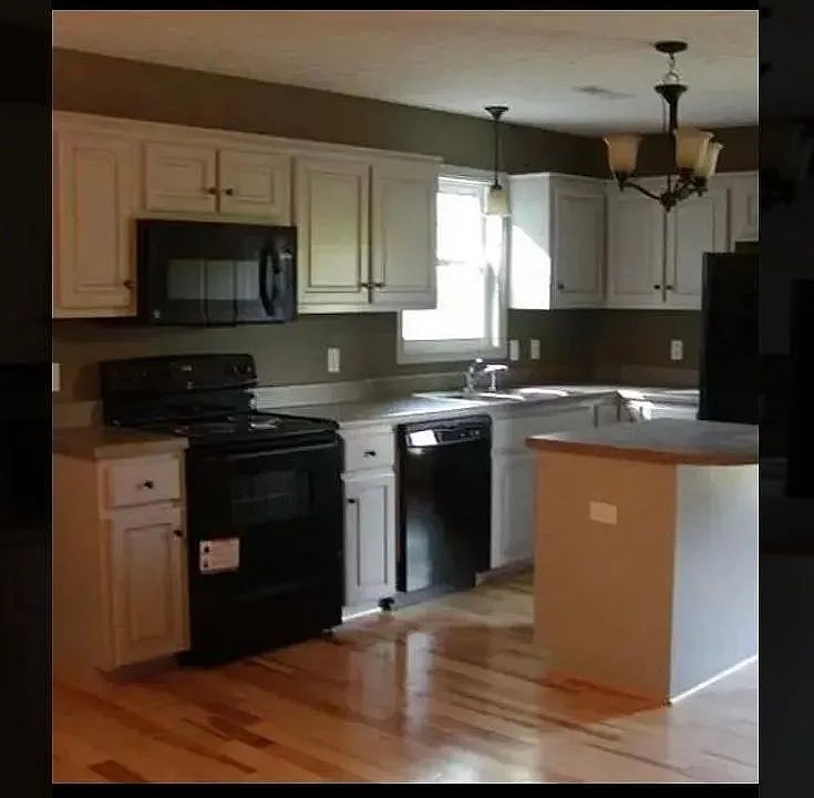 2nd image of 1417 Belmont Dr