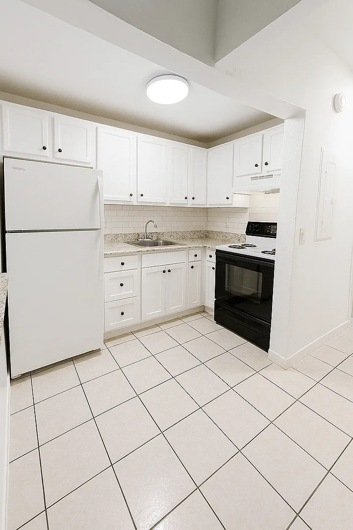 1151 NE 17th Ct — Photo 1
