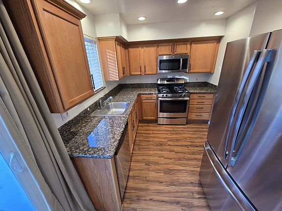 5th image of 1014 Glenwood Way #4