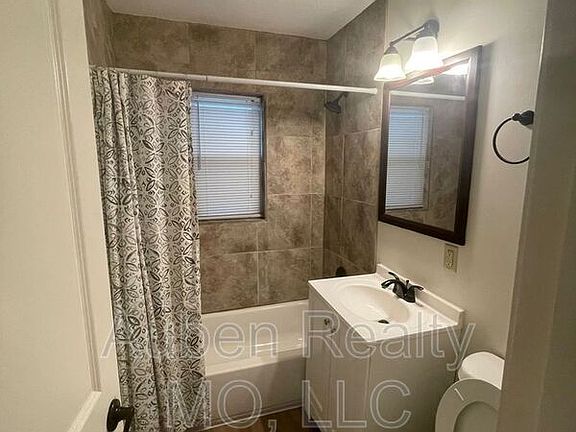 5th image of 667 Thornton St