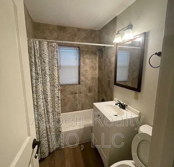 667 Thornton St — Photo 5