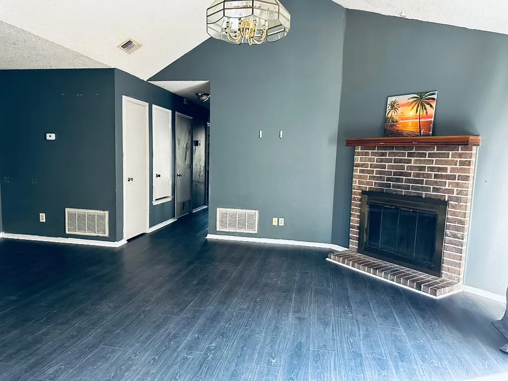 4 bed, 1445 sqft, $1,995 — Photo 2