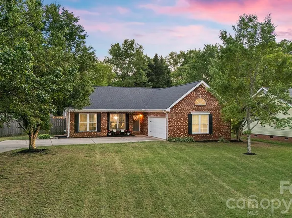 13809 Loch Loyal Dr, Charlotte, NC 28273