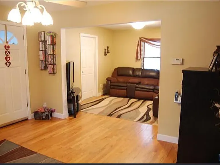 64 Jefferson St — Photo 10
