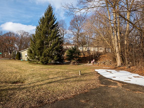 5th image of 77 S Maple Ave
