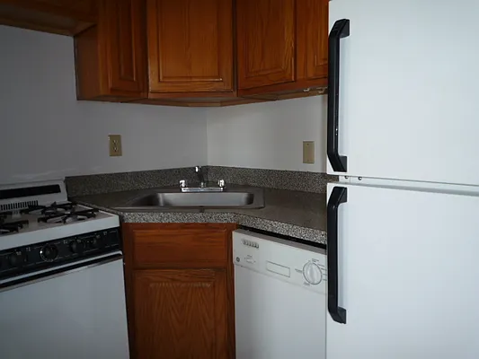 Rented by New Yorker Realty | media 32