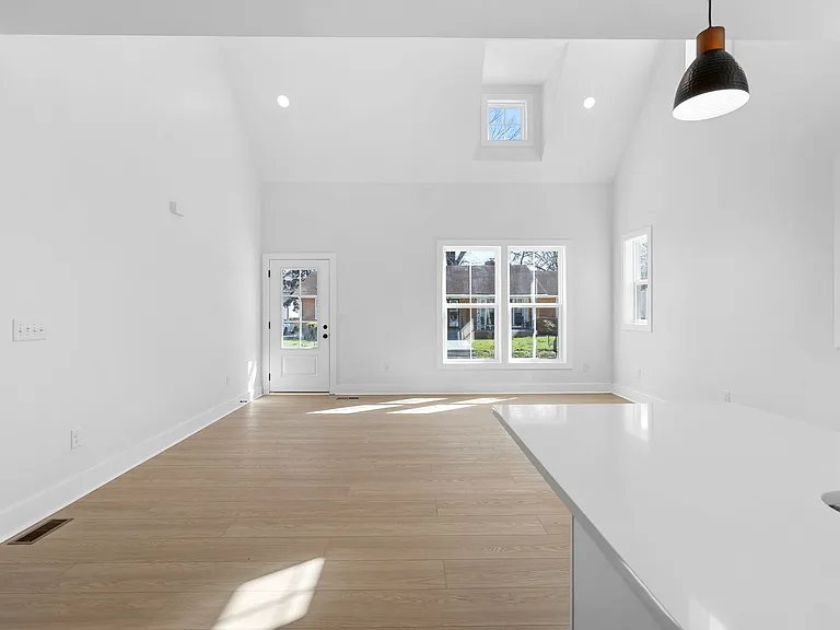 930 Glass St — Photo 12
