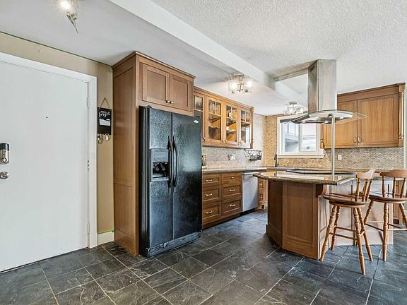 3rd image of 1915 26th St SW #103