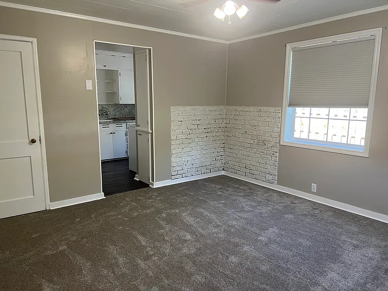 315 W Broadway St #2 — Photo 6