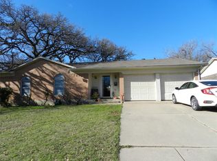 210 Laura Dr, Burleson, TX 76028