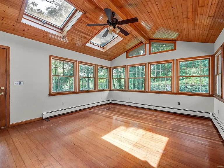 421 Hemlock Point Dr — Photo 15
