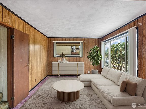 4th image of 2507 Bay Avenue