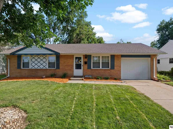 13473 Oak St, Omaha, NE 68144