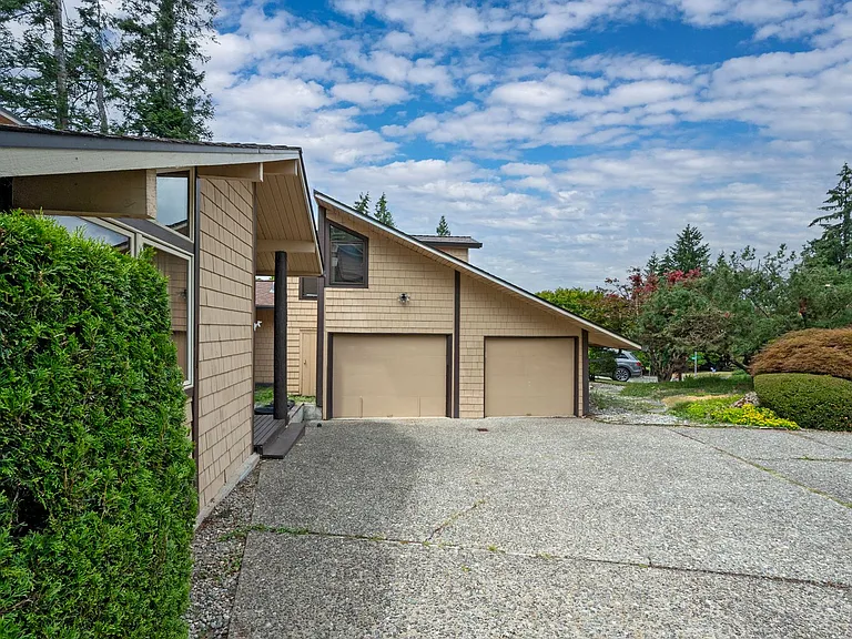 18307 NE 19th Pl — Photo 40