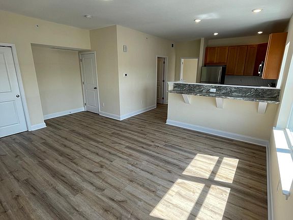 4th image of 182 Penn St #1