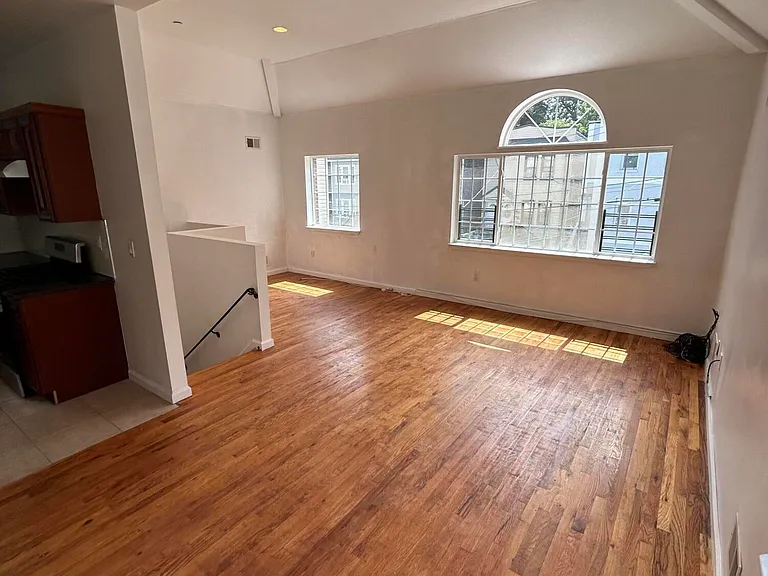 25 Stanley Ave #2 — Photo 8