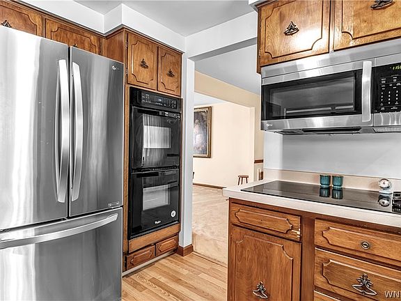 3rd image of 125 Chaumont Dr