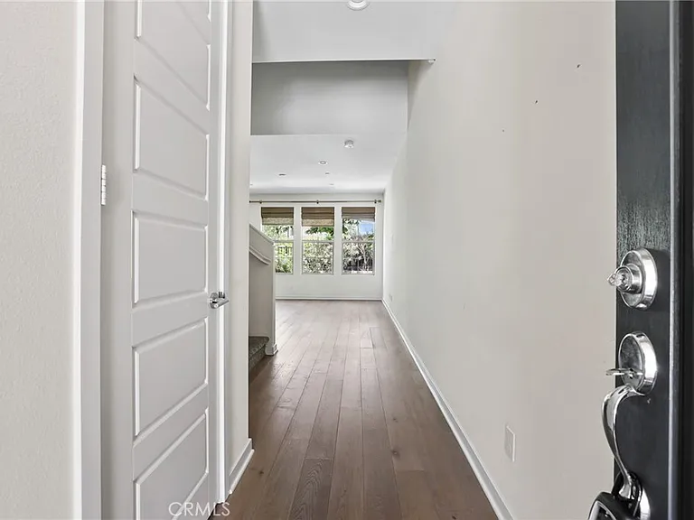 216 Finch — Photo 2