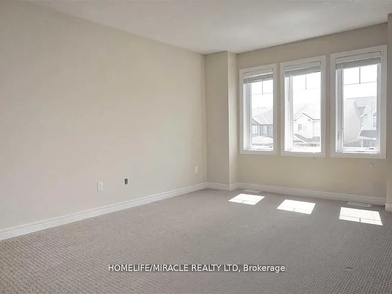 11 Sandybay Ave — Photo 12