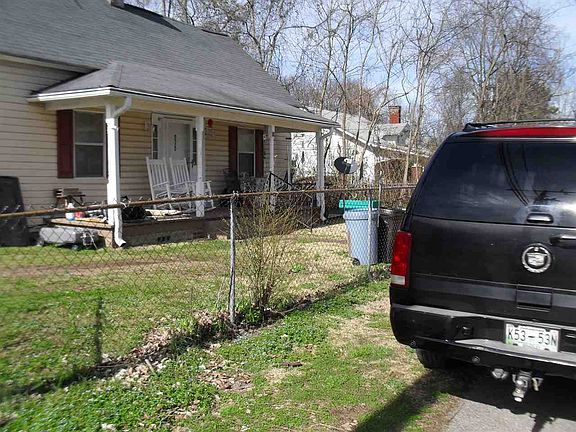 4th image of 975 Poplar St NE