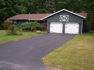 10 Hendrix Rd, Morrisonville, NY 12962