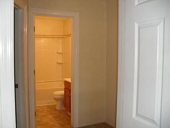 4th image of 129 Village Dr APT 2