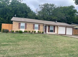 5925 Gayle Dr, Watauga, TX 76148