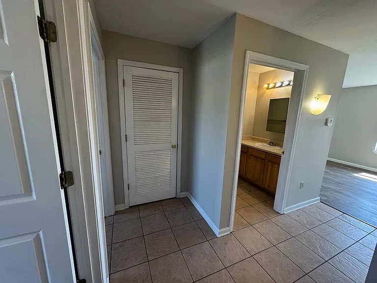1121 Transit Way — Photo 3