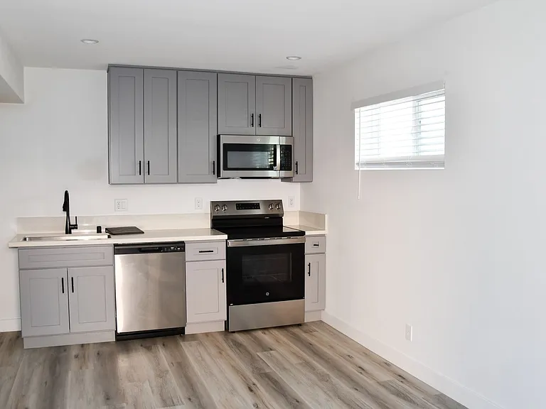 994 Valencia St — Photo 1