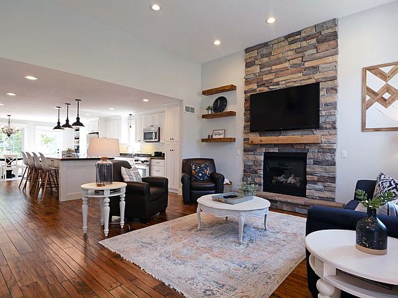 4th image of 2266 Jennifer Ln