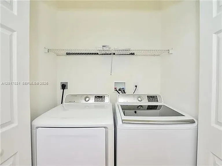 7772 NW 114th Pl — Photo 42