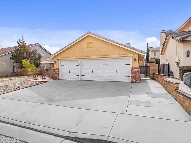 3310 Caspian Dr — Photo 3