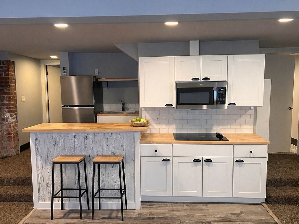 1st image of 12025 Willows Rd NE #1