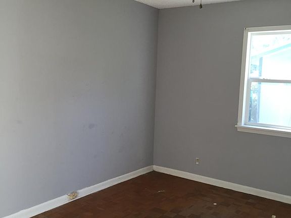 5th image of 355 Bradford Dr