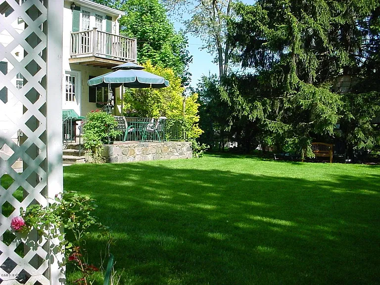 45 Thornhill Rd — Photo 3