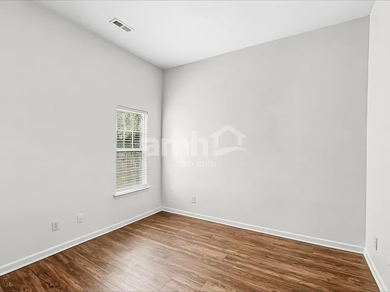 9818 Highlands Crossing Dr — Photo 16
