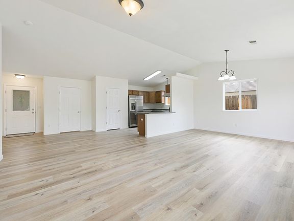 3rd image of 2975 Summerbrook Dr