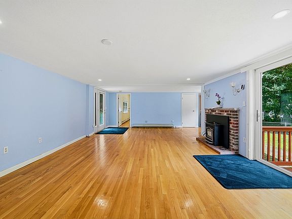 3rd image of 70 Muller Rd
