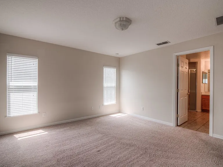 4612 Woodford Dr — Photo 11
